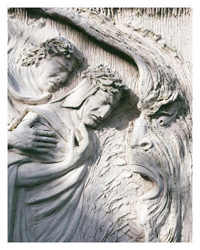 Dettaglio di uno dei pannelli esterni